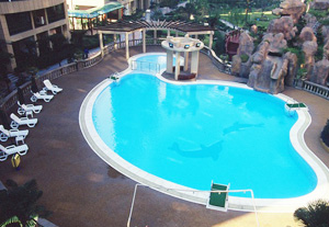 周圍環(huán)境對建造泳池有什么影響？